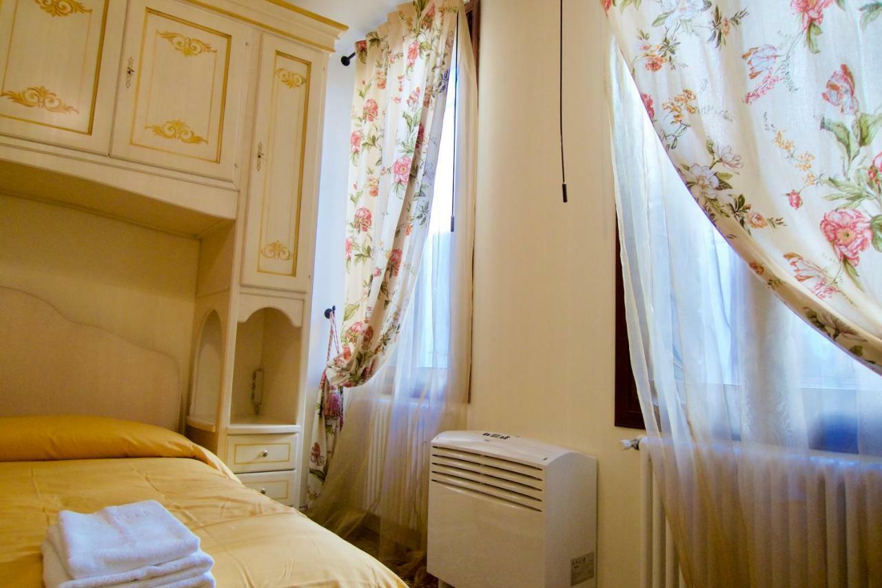 Melusina Apartments Rialto Venezia Esterno foto